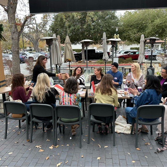 𝐃𝐄𝐂𝐄𝐌𝐁𝐄𝐑 𝟏𝟒!! POSHMARK TURNS 13!! Posh + Connect 12/14/2024 12pm - Picture 14 of 15